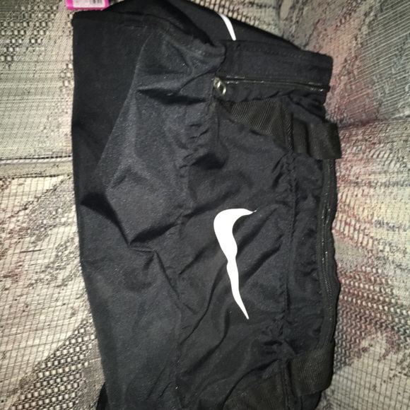 2 Nike duffle bags like new - Picture 5 of 5